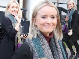 Now sammy winward (who besides kelvin, worked with roxanne the most) & adele silva, are sticking up for ryan & against roxanne saying it's karma. Beaming Sammy Winward Shows Off Shorter Hair Following Emmerdale Exit As She Appears On Loose Women Mirror Online