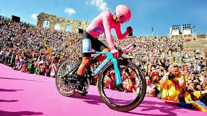 Team movistar rider ecuador's richard carapaz , wearing the overall leader's pink jersey, gestures as he takes a relay from fellow teammate spain's. Ecuadorianer Gewinnt Den Giro Der Erstaunliche Weg Des Richard Carapaz N Tv De