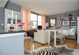 If you're looking for studio apartment inspiration as well as decor ideas with a rustic style, look no. Charming 500 Sq Ft New York Studio Apartment Decor