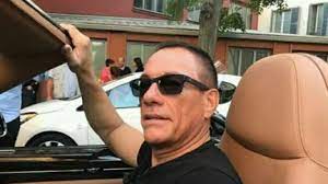 No creerás cómo luce el carro que aparece en la nueva foto de Jean-Claude  Van Damme | TORK