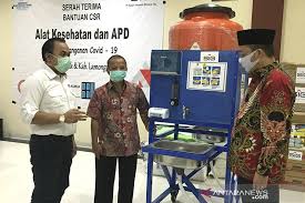 Ini karena para pekerja industri sepatu di negeri tirai bambu itu banyak beralih ke sektor industri teknologi informasi (ti) serta hiburan (pub dan hotel). Sig Salurkan Bantuan Alat Kesehatan Rp750 Juta Ke Gresik Dan Lamongan Antara News