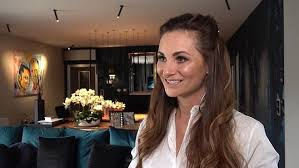 Nikoho nejspíše nepřekvapí, že zkušený obránce plzeňské viktorie david limberský (37) vycestoval před pár dny se svou krásnou manželkou lenkou (37) do dubaje. Ruzovy Pokojicek I Vlastni Sport Bar Takhle Bydli Fotbalovy Bourlivak Limbersky S Krasnou Manzelkou A Rozkosnou Dcerkou Super Cz