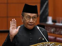 Setiausaha dewan rakyat kena tukar lepas ubah agenda sidang satu hari. Rais Antara Lima Angkat Sumpah Sebagai Senator Hari Ini