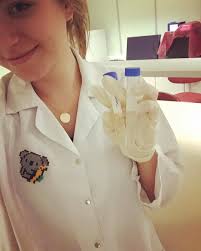 Laboratuvar Fareleri Out Laboratuvar Koalalari In Genclerimiz Beyaz Onluklerle Sirin Olsun Bilim Ilerlesin Diye Koala Broslar Urettik S Lab Coat Fashion Coat