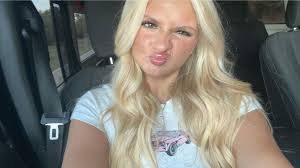 Jackie Costa's Instagram, Twitter & Facebook