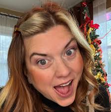 Let's break down what a thread post really is (and why it works so well). 👇