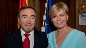 Die neue flagge zeigt eine von 20 sternen umgebene magnolienblüte, die den status von mississippi als 20. Nord Mazedonien Zwischen Zuversicht Und Angst Europa Dw 06 04 2019