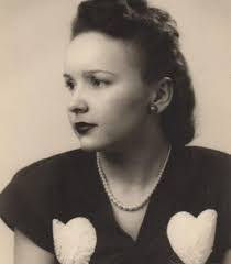 Elizabeth Bosley's Instagram, Twitter & Facebook