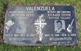On Saturday February 7 Ritchie Valens Body Was Taken From The Noble Chapel Funeral Home In The San Fernando Val Famous Tombstones Famous Graves Grave Marker