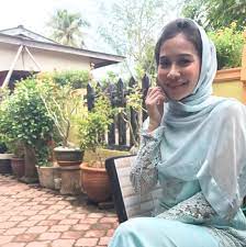 Jom ketahui biodata farah nabilah lebih detail lagi biodata farah nabilah  watak aishy dalam titian cinta  biodata drama farah nabilah senarai pelakon titian cinta tv3 you might also like cik ash september 19, 2017 at 11:34 am. Biodata Farah Nabilah Heroin Drama Titian Cinta Di Slot Akasia Tv3