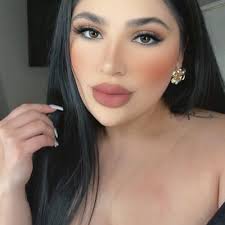 Stephanie Hutson 💕 (@StephanieHuts)