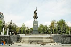 Unirea făcută de mihai viteazul a fost prima unire din europa, abia peste vreo 200 de ani a urmat o unire în italia. Statuia Lui Mihai Viteazu Din Craiova Obiective Turistice Dolj DeÈtepÈi Ro