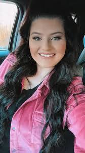 Laura Hession's Instagram, Twitter & Facebook