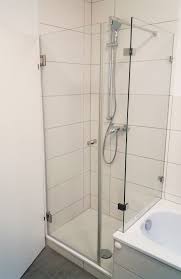 Je nach bad kann eine unterschiedlich geringe schwelle in bereich der duschtasse. Wanne An Dusche Badewanne Dusche Glas Badewanne