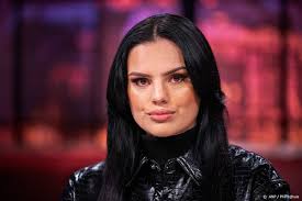 De geruchten gingen recent al rond dat famke zwanger zou zijn maar nu is het dan ook echt bevestigd. Famke Louise Onthult Zwanger Van Eerste Kindje Ditjes Datjes