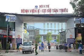 Barie đặt kín trước cổng viện k cơ sở tân triều sáng 7/5. D4x2uxvkm 7gxm
