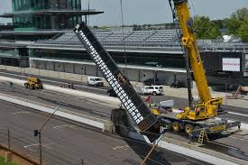Pôster de 1909 anunciando o autódromo. Maxim Crane Preparing For 100th Running Of The Indy 500 Business Wire