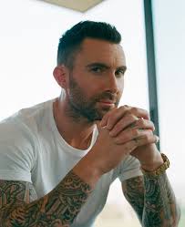En su primera presentación juntos, levine, carmichael y madden tocaron solo canciones de sus bandas favoritas como pearl jam y alice in chains. Adam Levine S Leather Jacket Was Stolen Twice The New York Times