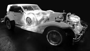 1986 Excalibur Series Iii Made In Milwaukee Wisconsin These Retro Designed Cars Were Styled After The 1928 Mercedes Benz Ssk Car Ride Car Guys Super Cars