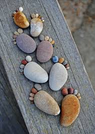 Quelques bougies habillées de paillettes, un sapin diy alternatif, des serviettes de tables à customiser au tampon et à la peinture textile. 1001 Inspirations Pour Une Decoration De Jardin A Faire Soi Meme