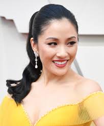 10 can t miss hollywood beauty moments from the 2019 oscars red carpet summer hairstyles short hair styles hair styles