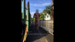 危険な裸のランニングワークアウト(OLF)