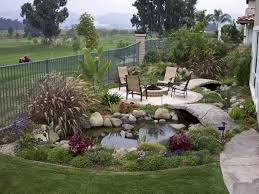 12 idees inspirantes pour amenager un bassin d eau dans votre jardin amenagement jardin bassin jardin d eau bassin d eau