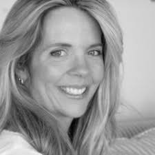 Leeann Friend's Instagram, Twitter & Facebook