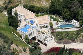 Brittany Murphy Burial Site Casa In Care A Murit Actrița Brittany Murphy Scoasă La Los Angeles Homes Celebrity Houses California Homes