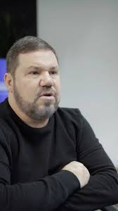 Os irmãos Rafael, Camila e Patricia Peroni consolidam a presença da família  na Federal Invest. Representantes da segunda geração na franquia,  participam da administração da unidade familiar e expandem a rede da