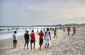 Sie werden auch entlang der eigentlichen taille getragen, die über oder über ihrem bauchknopf ist. Accra Ghana 1 Mai 2012 Die Ghanaer Am Strand Fur Den 1 Mai Tag Der Arbeit Urlaub Lizenzfreie Fotos Bilder Und Stock Fotografie Image 35258828