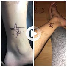 Tatuaje Minimalista De Naruto Shadow Clones Jutsu Hand Sign In 2020 Anime Tattoos Naruto Tattoo Minimalist Tattoo