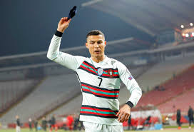 Visualizzati da 1 a 19 (di 19 articoli). Juve Ronaldo Furioso Esce E Getta La Maglia Video