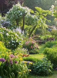 Voici Nos Exemples Pour Un Banc De Jardin Beaux Jardins Les Plus Beaux Jardins Et Idees Jardin