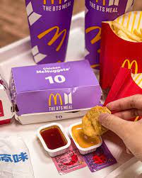 Mcdonald's singapore will launch its bts meal on june 21 instead of may 27 due to the country's heightened pandemic restrictions. Xyjq5agrug6eem