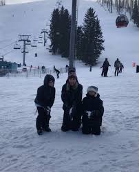 Sin embargo, ahora se volvió tendencia el regalo que sus pequeños prepararon, hace algunos años, para festejar el día del padre. Lejos De Su Padre Asi Han Crecido Los Hijos De Aracely Arambula Y Luis Miguel