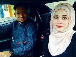 Emma maembong sudah malas cakap pasal kahwin zizan razak. Percintaan Zizan Razak Emma Maembong Hanya Wayang