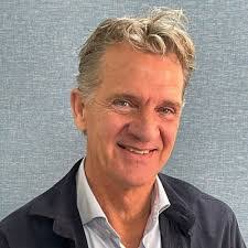 Robert Kruithof's Instagram, Twitter & Facebook