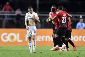 Torcida do são paulo perde a paciência com tiago volpi nas. Tiago Volpi Falha E Sao Paulo Perde Do Athletico Pr 1 A 0