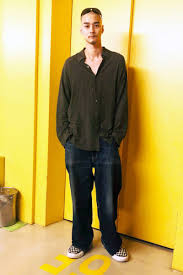 ワックスを馴染ませるだけの簡単スタイリング メンズ ヘアスタイル アジアの男性のヘアスタイル 男性の髪