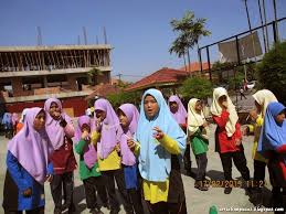 Kelima, berkumpul dengan orang baik dan sukses. Gambar Sukaneka Sekolah Rendah