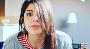 Sara lascia il lavoro nell'azienda multinazionale per fare la cantante:  «Stare bene è più importante dei soldi»