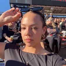 Nikki Donahue's Instagram, Twitter & Facebook