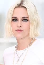 Cheveux La Folie Du Blond Platine Elle Quebec Couleur Cheveux Les Couleurs De Cheveux Blonds Cheveux Blonds Decolores