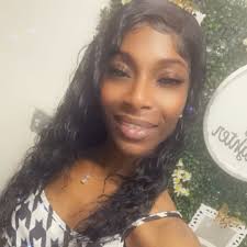 Girl With Stage 4 Cancer Sells $10,000 Of Her Homemade Bracelets 🥹😱