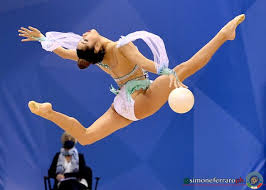 Sulle unghie di una mano ha disegnato un tricolore e i 5 cerchi olimpici. Federazione Ginnastica Italia Pa Twitter Baku Le Farfalle Nella World Cup Centrano 3 Medaglie D Argento Meravigliosa Alexandra Agiurgiuculese Che Ci Regala Uno Splendido Oro In Finale Alla Palla Oltre Al 4
