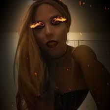 Amber Rau's Instagram, Twitter & Facebook