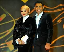 Dihoskan oleh fahrin ahmad, jihan musa & syuk, anugerah skrin 2017 dengan membawa tema 'mencipta fenomena' adalah. Engku Muzahadin