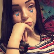 Mackenzie Holloway's Instagram, Twitter & Facebook