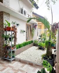 Berikut adalah desain taman depan rumah minimalis simpel dan nyaman sebagai refensi untuk rumah kesayangan anda. Mungil Tapi Cantik Desain 25 Taman Minimalis Di Teras Depan Rumah Yang Sederhana